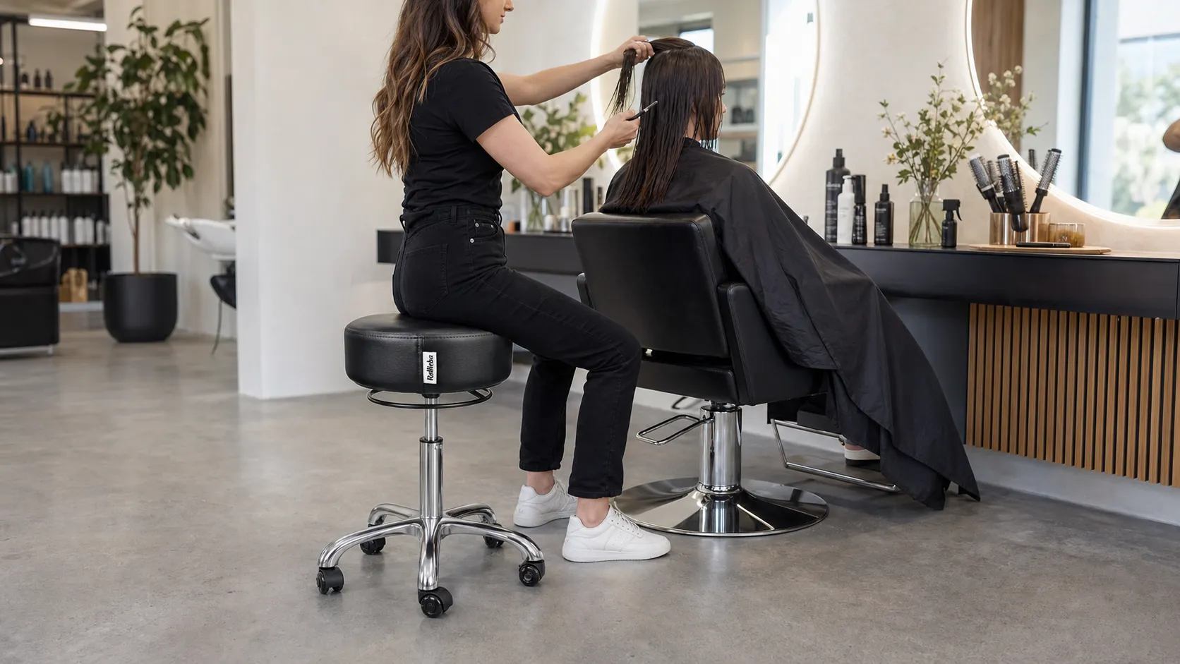 Premium-Friseursalon als Einsatzbereich fuer den Rollieba RB01